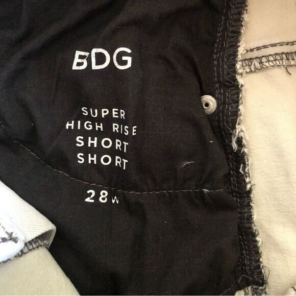 Uo BDG / NWT / Super High Rise Short Short Denim Jean Light Grey Wash/ Sz‎ 28 - Picture 4 of 5